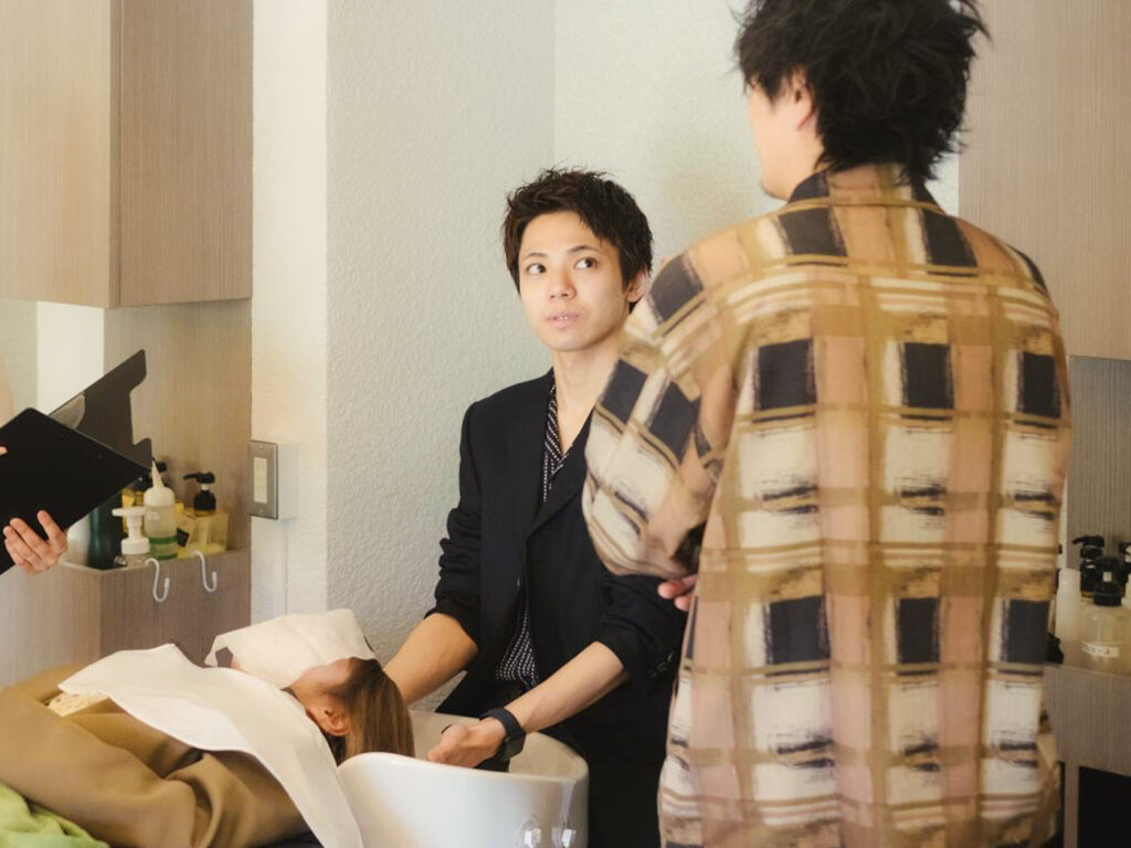 未経験から美容師へ。
学費サポートと通信課程で未経験からでも美容師になれる。